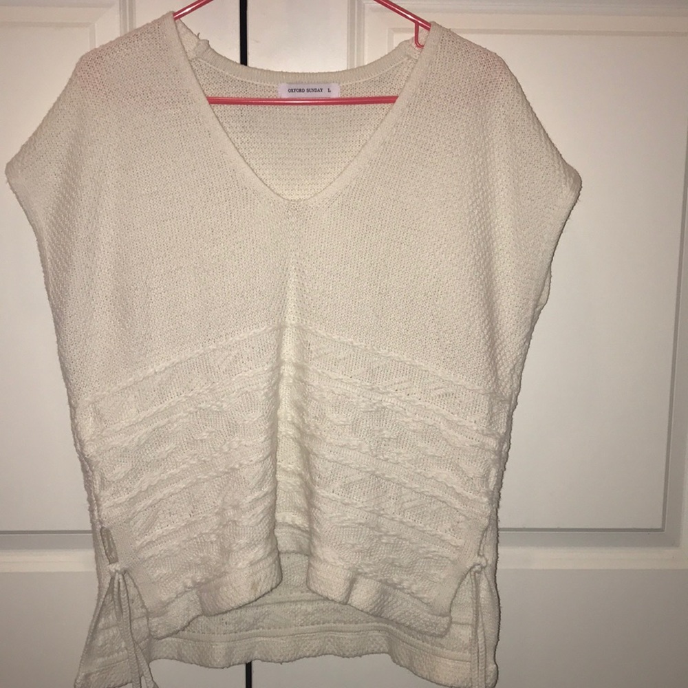 White v neck knit top with tie size L